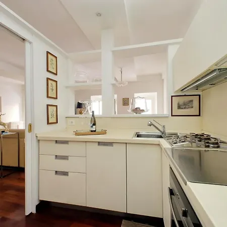 Apartment Pantheon View Experience