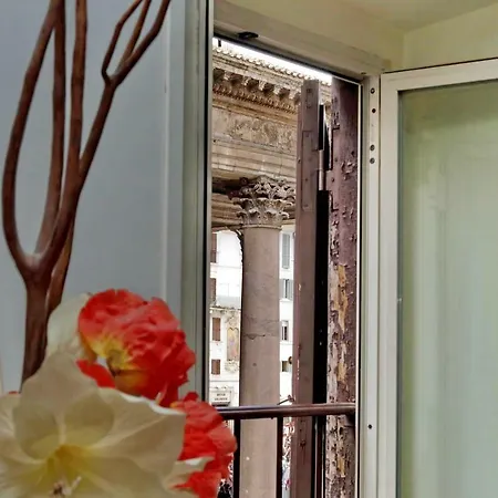 Apartment Pantheon View Experience Rome